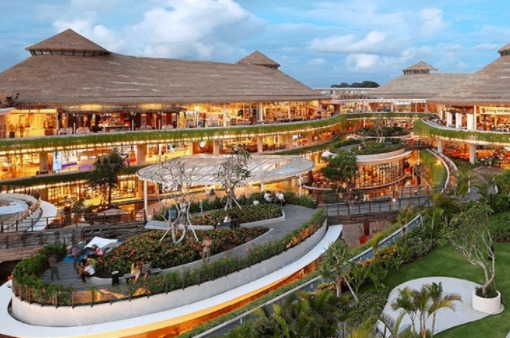 Kuta Beach walk mall